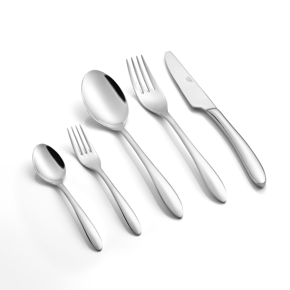 Loretta_Gruppe_Perspektivisch_schwarz_BG1